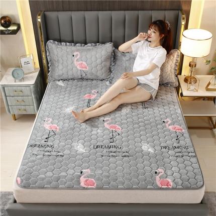 91家纺网 家纺一手货源 找家纺 东宇床垫 2022新款牛奶绒薄款床垫三件套 爱情鸟