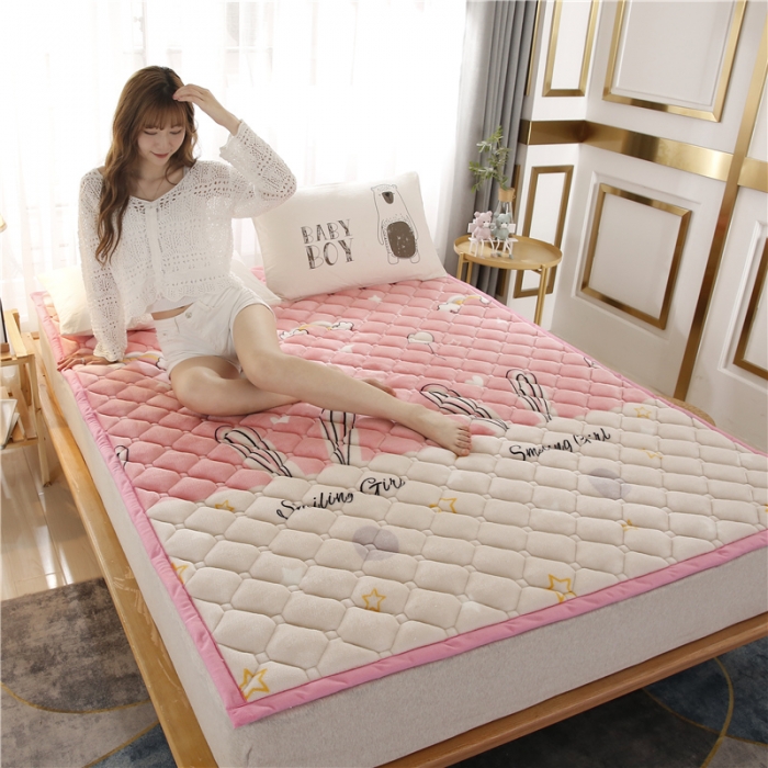 91家纺网 家纺一手货源 找家纺 东宇床垫 2022新款加厚牛奶绒床垫 兔女孩