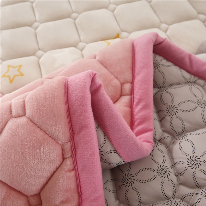 91家纺网 家纺一手货源 找家纺 东宇床垫 2022新款加厚牛奶绒床垫 兔女孩