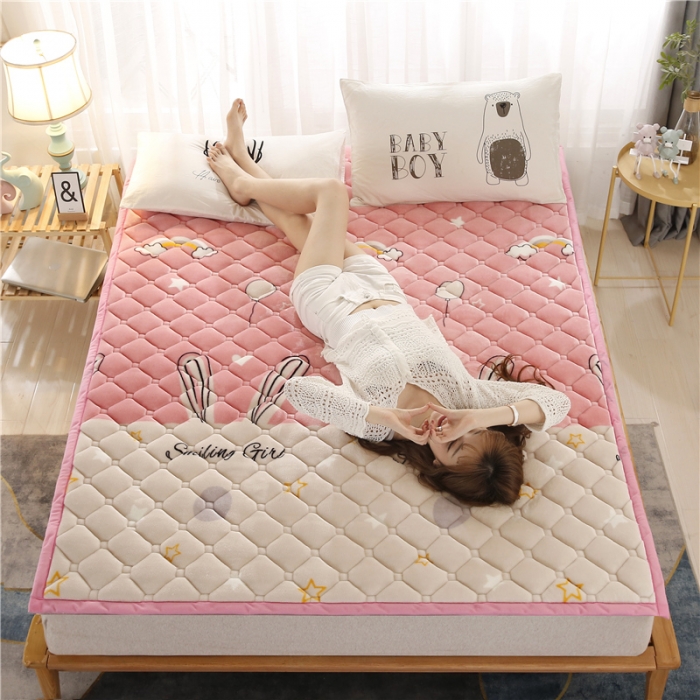 91家纺网 家纺一手货源 找家纺 东宇床垫 2022新款加厚牛奶绒床垫 兔女孩