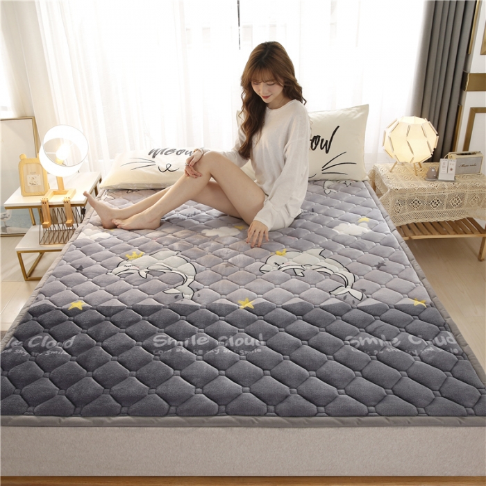 91家纺网 家纺一手货源 找家纺 东宇床垫 2022新款加厚牛奶绒床垫 小海豚