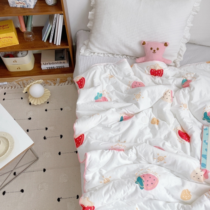 91家纺网 家纺一手货源 找家纺 星期八 2021新款大豆针织春秋被冬被小草莓