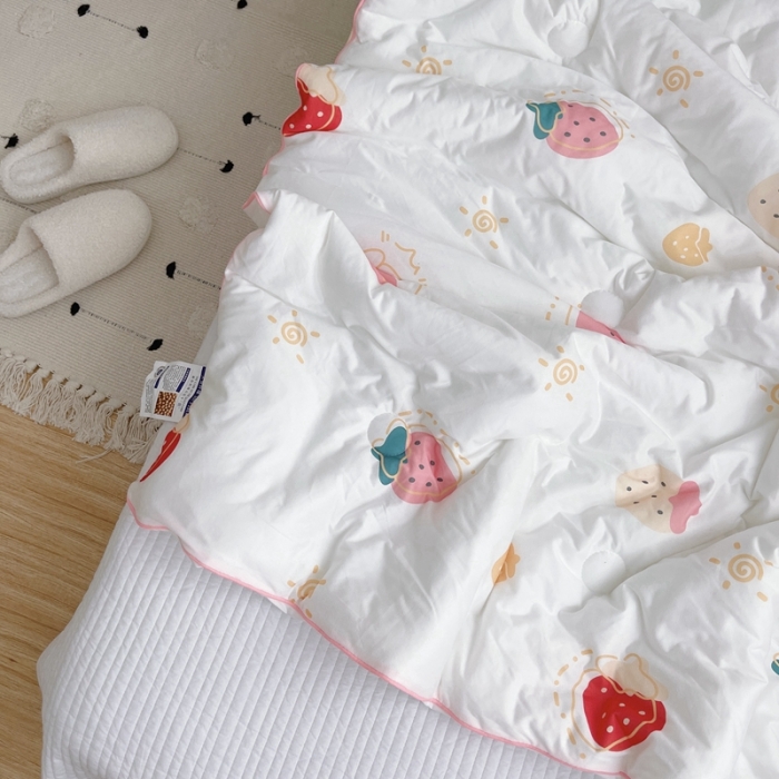 91家纺网 家纺一手货源 找家纺 星期八 2021新款大豆针织春秋被冬被小草莓