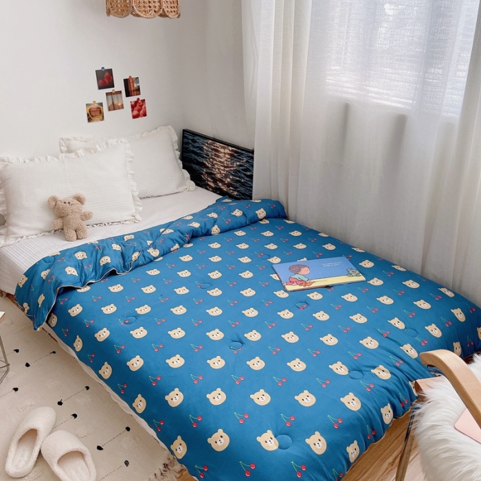 91家纺网 家纺一手货源 找家纺 星期八 2021新款大豆针织春秋被冬被樱桃熊深蓝