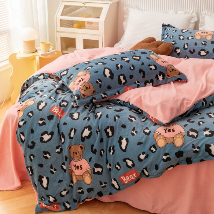 91家纺网 家纺一手货源 找家纺 梦家居 2021新品牛奶绒印花四件套 魅力熊