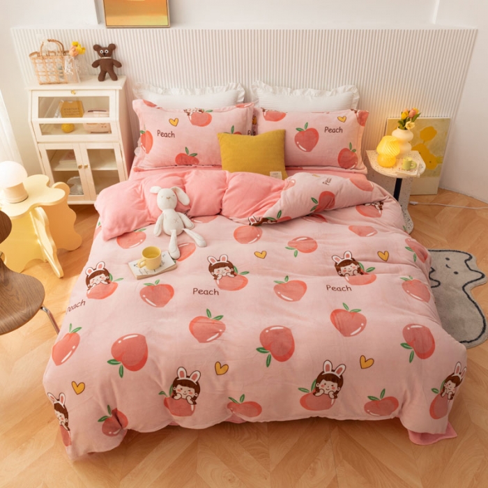 91家纺网 家纺一手货源 找家纺 梦家居 2021新品牛奶绒印花四件套 桃子女孩