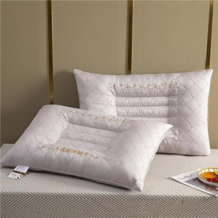 91家纺网 家纺一手货源 找家纺 枕之坊 2021新款绗绣乳胶决明子保健枕 浅灰色