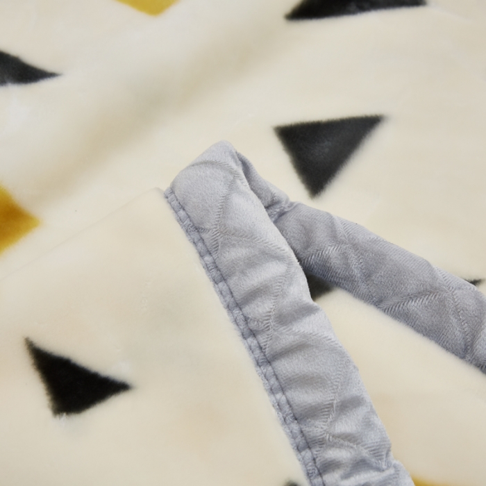 91家纺网 家纺一手货源 找家纺 新月家纺2021新款超柔毛毯269三角形