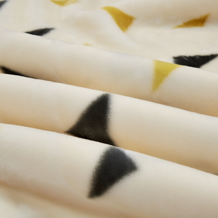 91家纺网 家纺一手货源 找家纺 新月家纺2021新款超柔毛毯269三角形