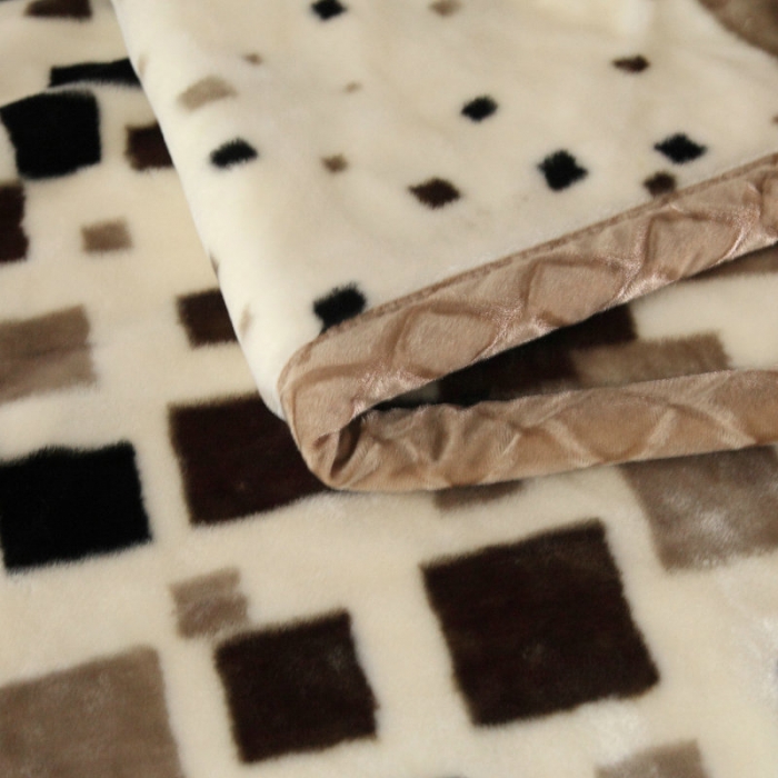 91家纺网 家纺一手货源 找家纺 新月家纺2021新款超柔毛毯319灰绿