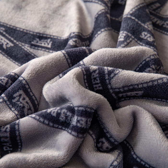 91家纺网 家纺一手货源 找家纺 卡奥AB版加厚复合云毯法莱绒毛毯空调休闲毯沙发盖毯 简灰