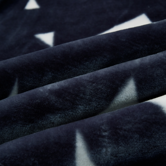 91家纺网 家纺一手货源 找家纺 新月家纺2021新款超柔毛毯灰三角