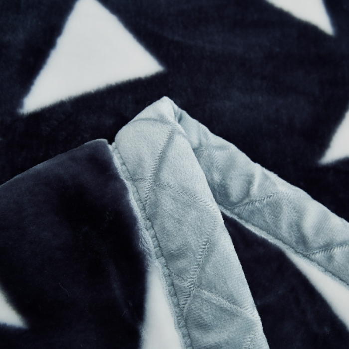 91家纺网 家纺一手货源 找家纺 新月家纺2021新款超柔毛毯灰三角