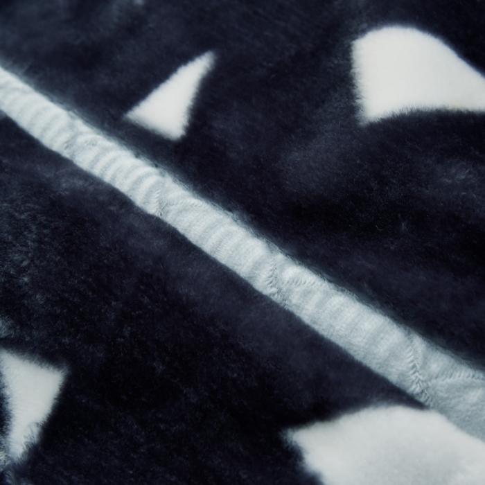 91家纺网 家纺一手货源 找家纺 新月家纺2021新款超柔毛毯灰三角