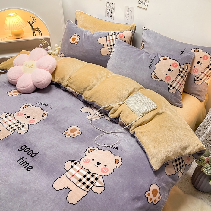 91家纺网 家纺一手货源 找家纺 芃成家纺 2021新款牛奶绒印花四件套 摩登小熊