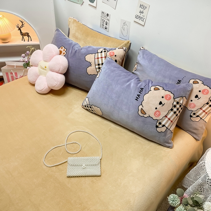 91家纺网 家纺一手货源 找家纺 芃成家纺 2021新款牛奶绒印花四件套 摩登小熊