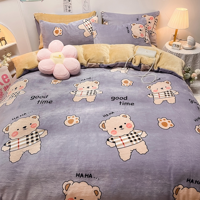 91家纺网 家纺一手货源 找家纺 芃成家纺 2021新款牛奶绒印花四件套 摩登小熊