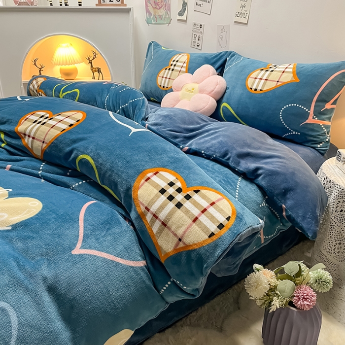 91家纺网 家纺一手货源 找家纺 芃成家纺 2021新款牛奶绒印花四件套 心动