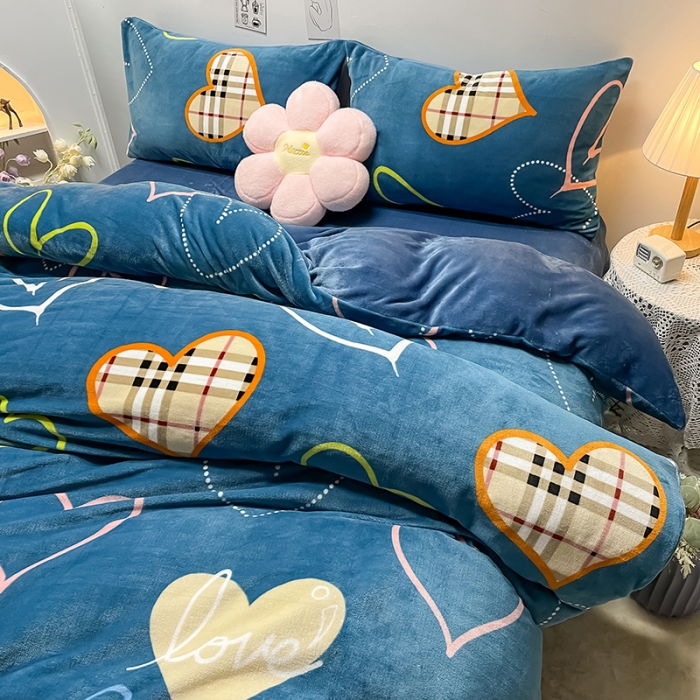 91家纺网 家纺一手货源 找家纺 芃成家纺 2021新款牛奶绒印花四件套 心动