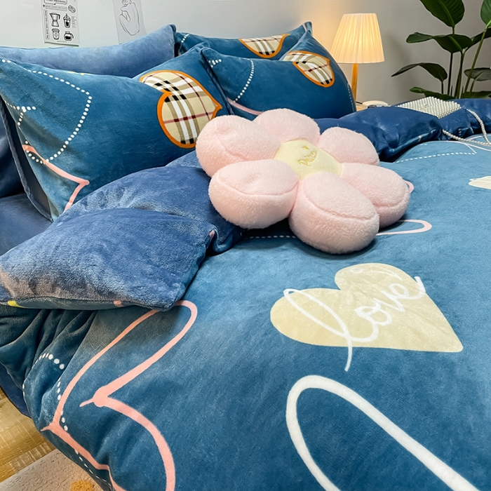 91家纺网 家纺一手货源 找家纺 芃成家纺 2021新款牛奶绒印花四件套 心动