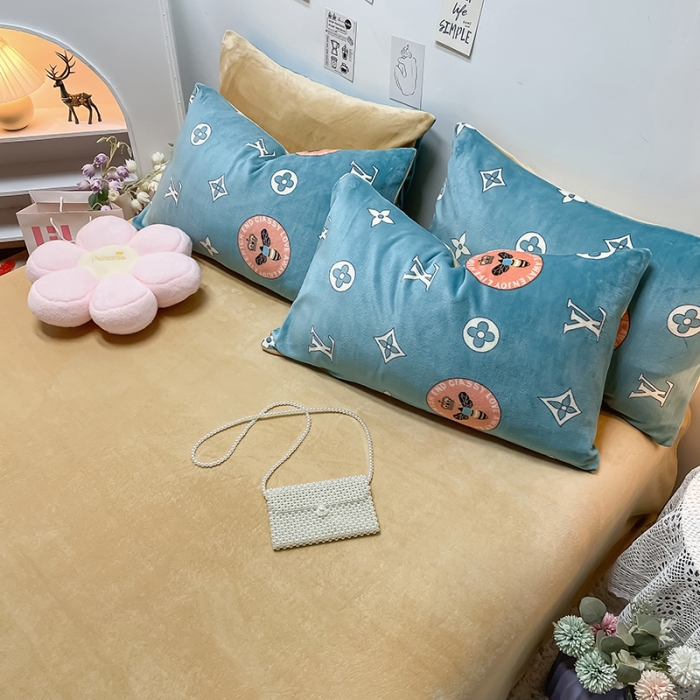 91家纺网 家纺一手货源 找家纺 芃成家纺 2021新款牛奶绒印花四件套 休闲