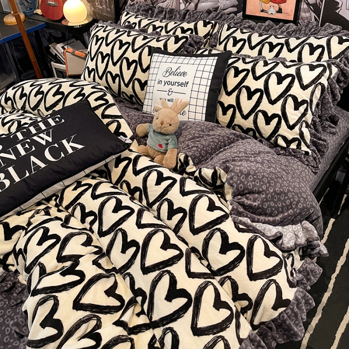 91家纺网 家纺一手货源 找家纺 HL原创 2021新款花边款牛奶绒四件套 心连心