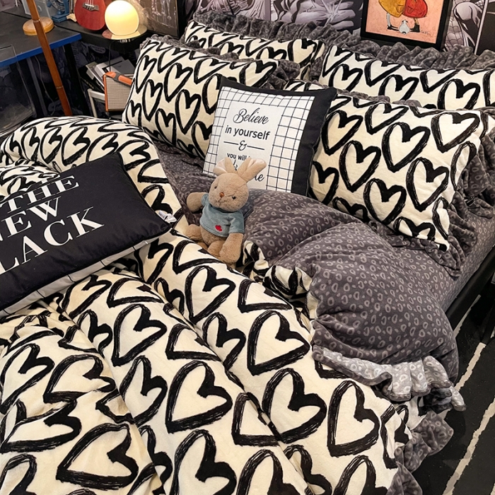 91家纺网 家纺一手货源 找家纺 HL原创 2021新款花边款牛奶绒四件套 心连心