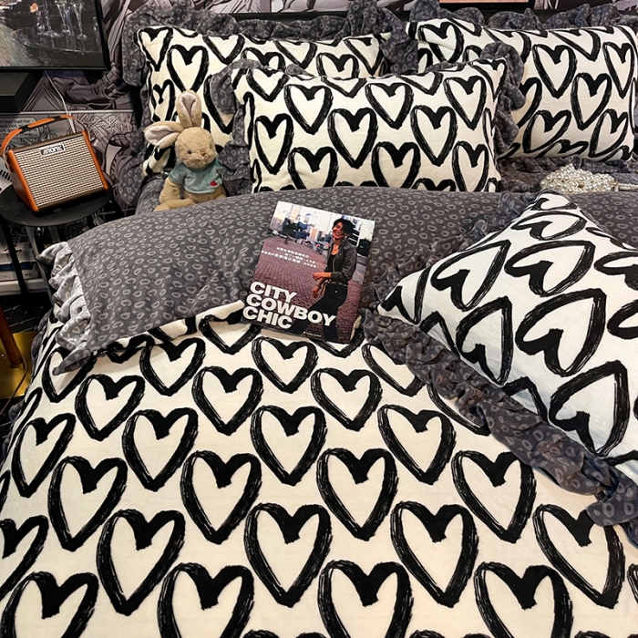 91家纺网 家纺一手货源 找家纺 HL原创 2021新款花边款牛奶绒四件套 心连心