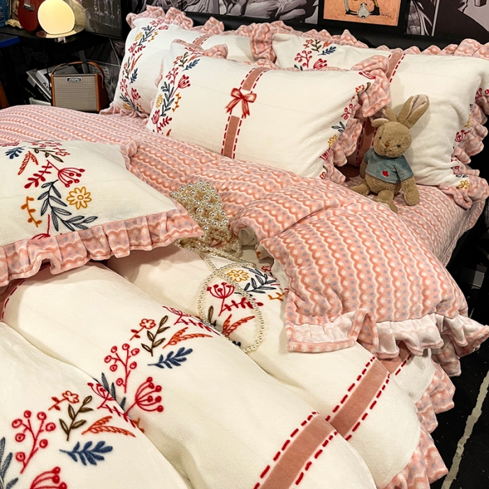 91家纺网 家纺一手货源 找家纺 HL原创 2021新款花边款牛奶绒四件套 秀秀