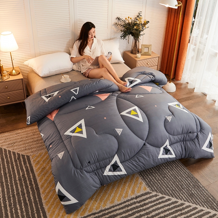 91家纺网 家纺一手货源 找家纺 畅销被业 2021新款芦荟棉冬被 几何图形