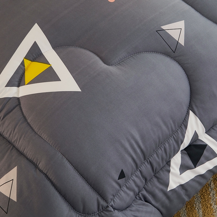 91家纺网 家纺一手货源 找家纺 畅销被业 2021新款芦荟棉冬被 几何图形