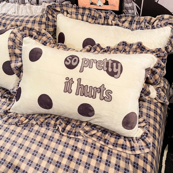 91家纺网 家纺一手货源 找家纺 HL原创 2021新款花边款牛奶绒四件套 字母圆点