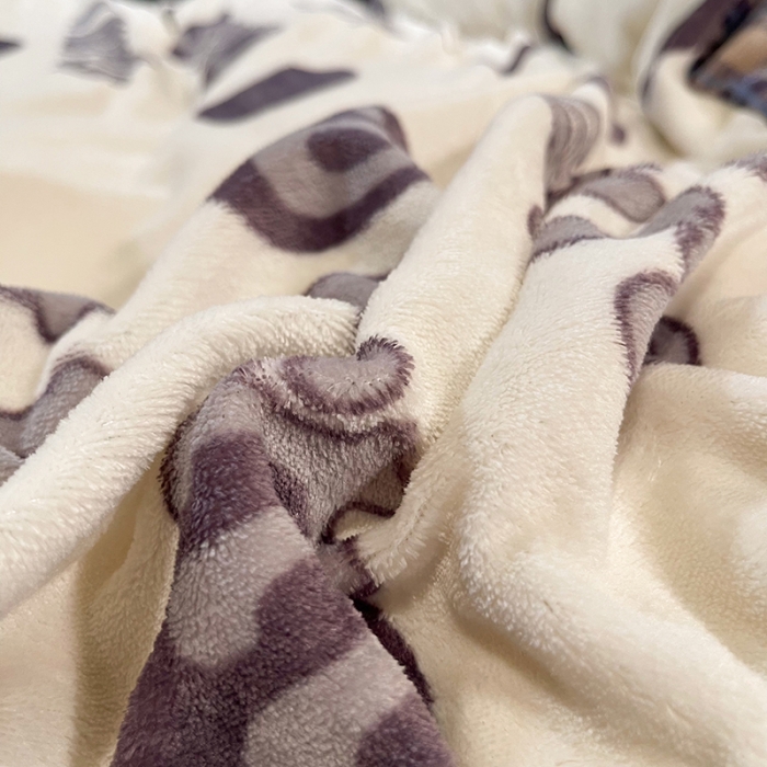 91家纺网 家纺一手货源 找家纺 HL原创 2021新款花边款牛奶绒四件套 字母圆点