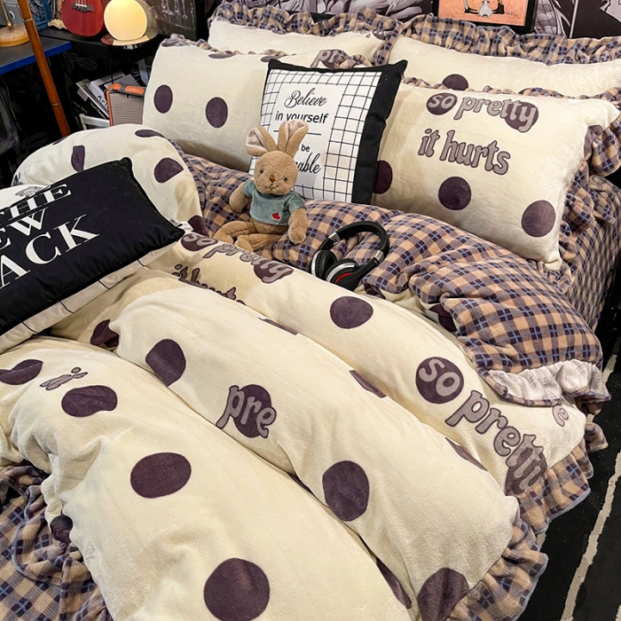 91家纺网 家纺一手货源 找家纺 HL原创 2021新款花边款牛奶绒四件套 字母圆点