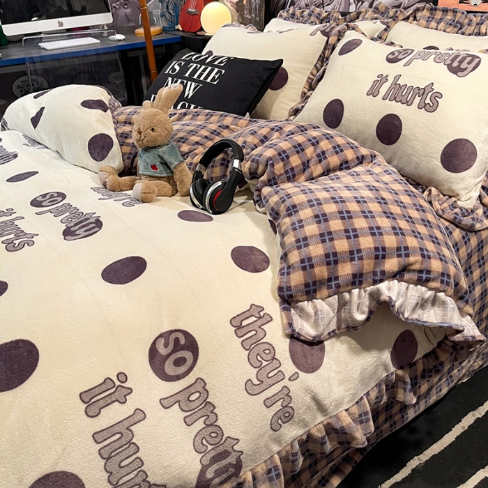 91家纺网 家纺一手货源 找家纺 HL原创 2021新款花边款牛奶绒四件套 字母圆点