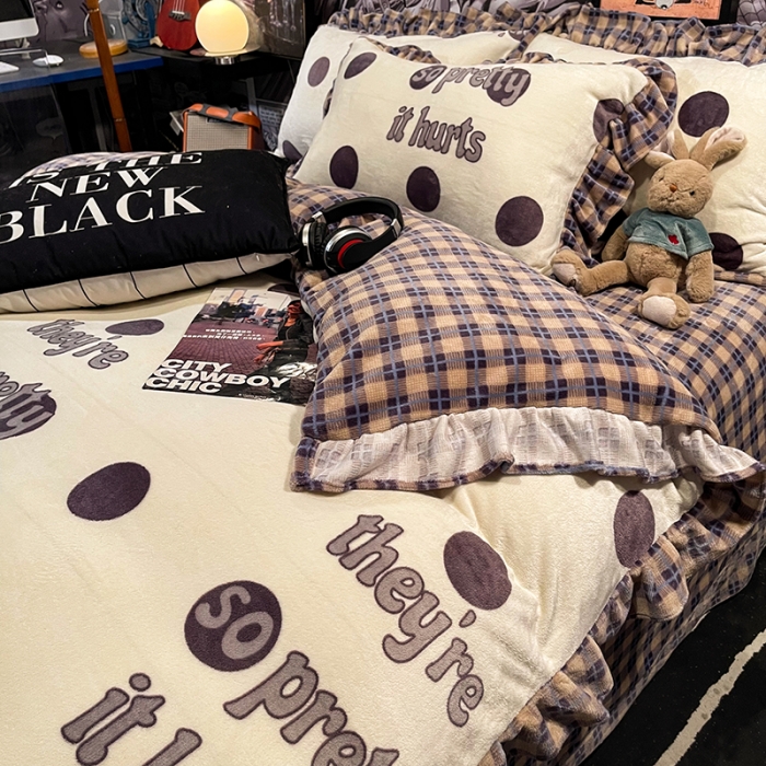 91家纺网 家纺一手货源 找家纺 HL原创 2021新款花边款牛奶绒四件套 字母圆点