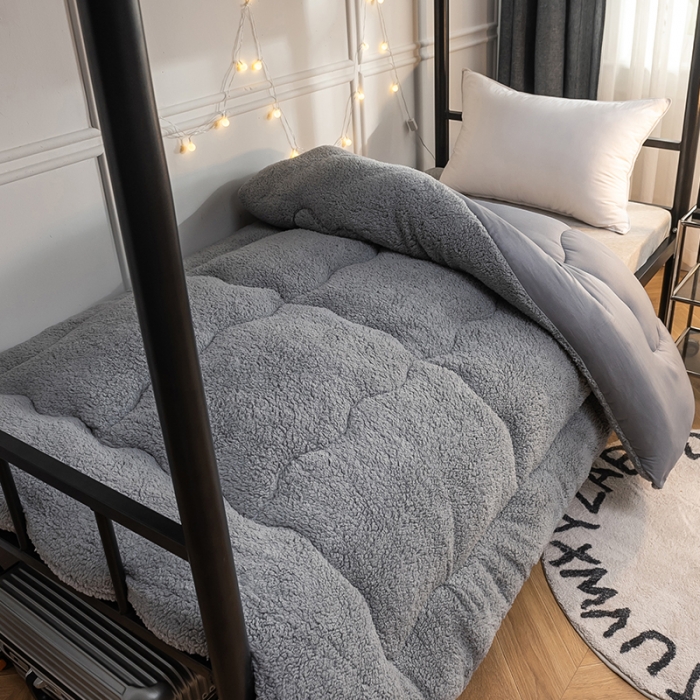 91家纺网 家纺一手货源 找家纺 畅销被业 2024新款羊羔绒学生床冬被 灰色