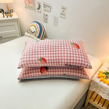芃成家纺 2021新款牛奶绒印花单枕套一对 草莓格