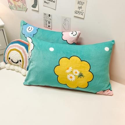 91家纺网 家纺一手货源 找家纺 芃成家纺 2021新款牛奶绒印花单枕套一对 草莓女孩