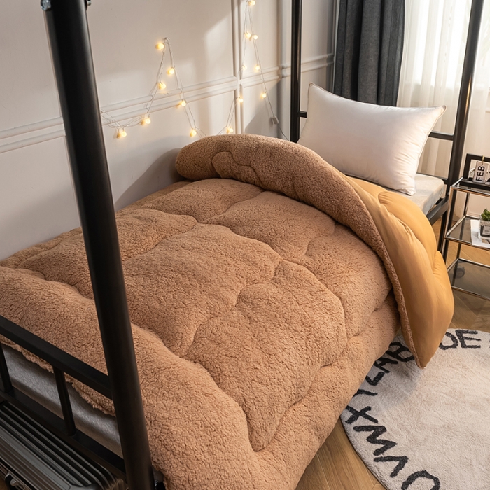 91家纺网 家纺一手货源 找家纺 畅销被业 2024新款羊羔绒学生床冬被 驼色