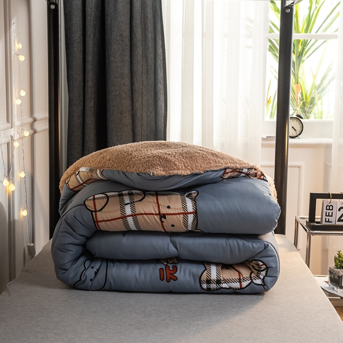 91家纺网 家纺一手货源 找家纺 畅销被业 2024新款羊羔绒学生床冬被 元气小熊