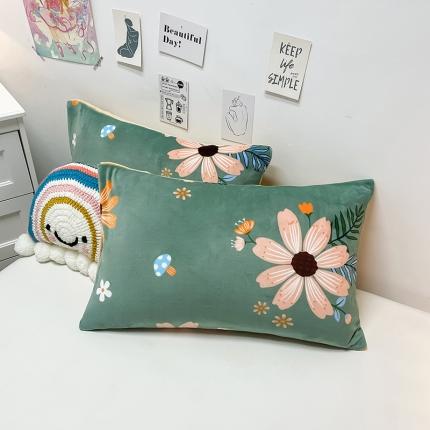 91家纺网 家纺一手货源 找家纺 芃成家纺 2021新款牛奶绒印花单枕套一对 花开那年