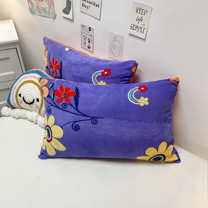 91家纺网 家纺一手货源 找家纺 芃成家纺 2021新款牛奶绒印花单枕套一对 花絮