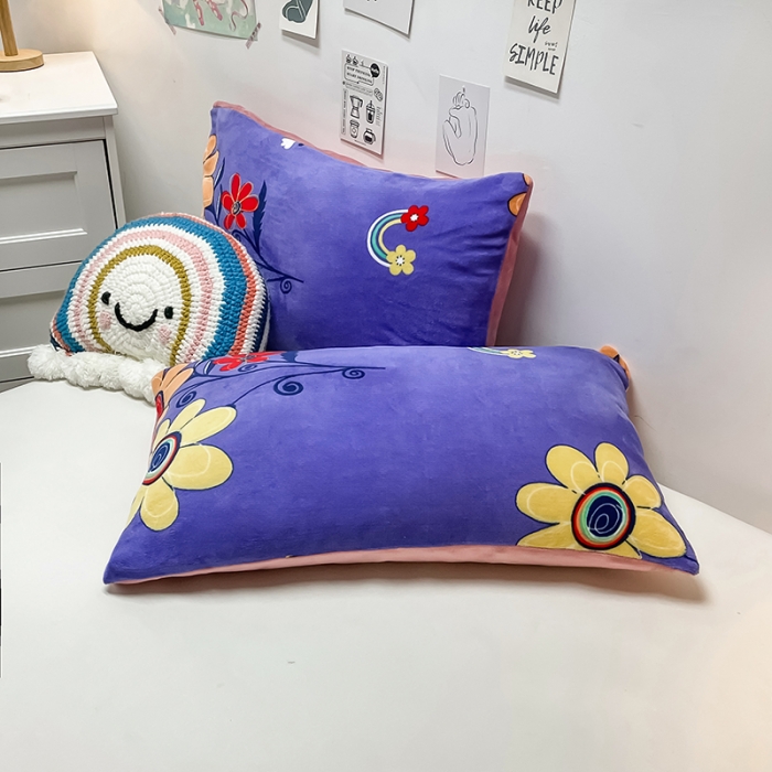 91家纺网 家纺一手货源 找家纺 芃成家纺 2021新款牛奶绒印花单枕套一对 花絮