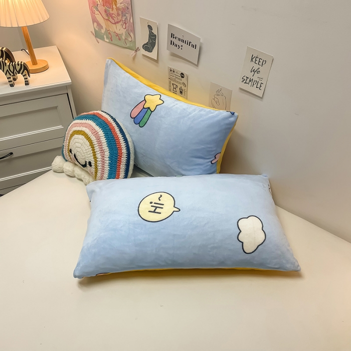 91家纺网 家纺一手货源 找家纺 芃成家纺 2021新款牛奶绒印花单枕套一对 欢乐一家