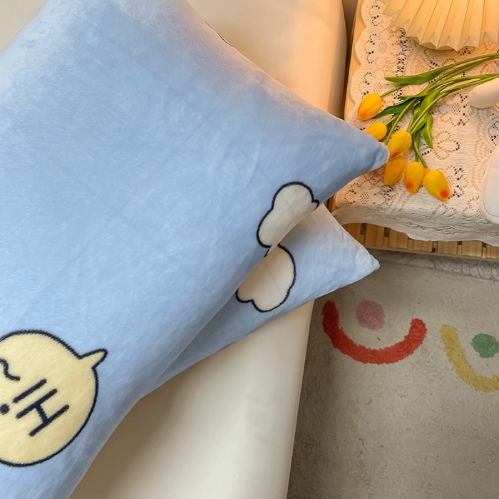 91家纺网 家纺一手货源 找家纺 芃成家纺 2021新款牛奶绒印花单枕套一对 欢乐一家