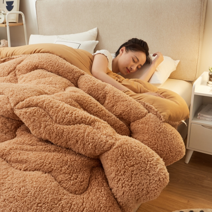 91家纺网 家纺一手货源 找家纺 畅销被业 2021新款羊羔绒冬被 驼色