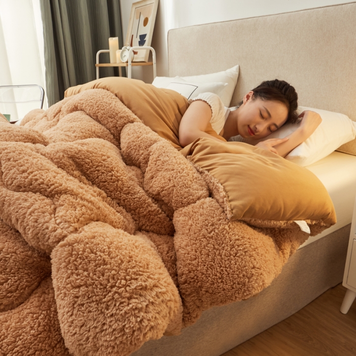 91家纺网 家纺一手货源 找家纺 畅销被业 2021新款羊羔绒冬被 驼色