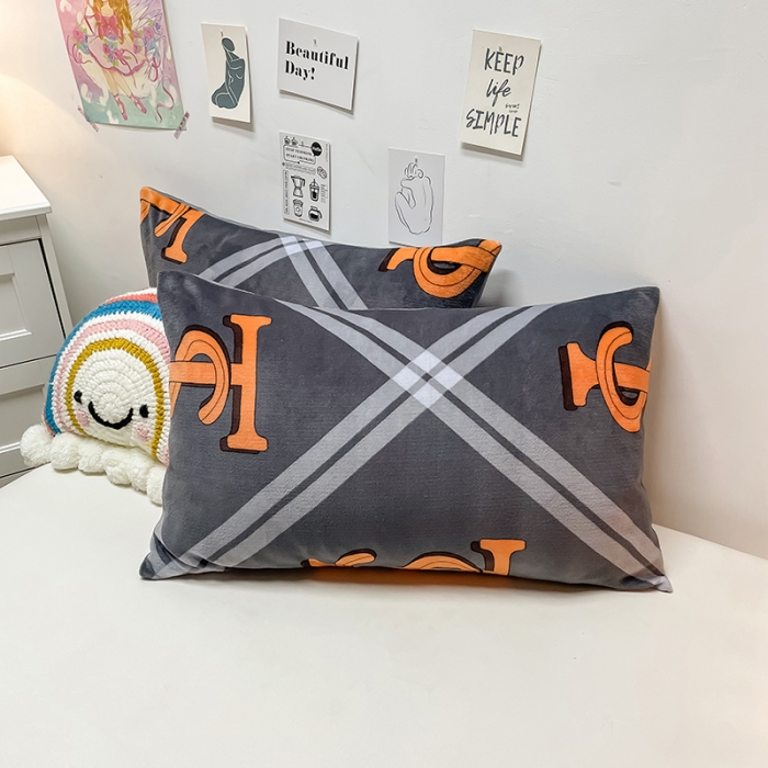 91家纺网 家纺一手货源 找家纺 芃成家纺 2021新款牛奶绒印花单枕套一对 梦想网