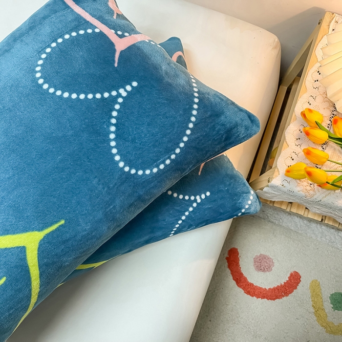 91家纺网 家纺一手货源 找家纺 芃成家纺 2021新款牛奶绒印花单枕套一对 心动